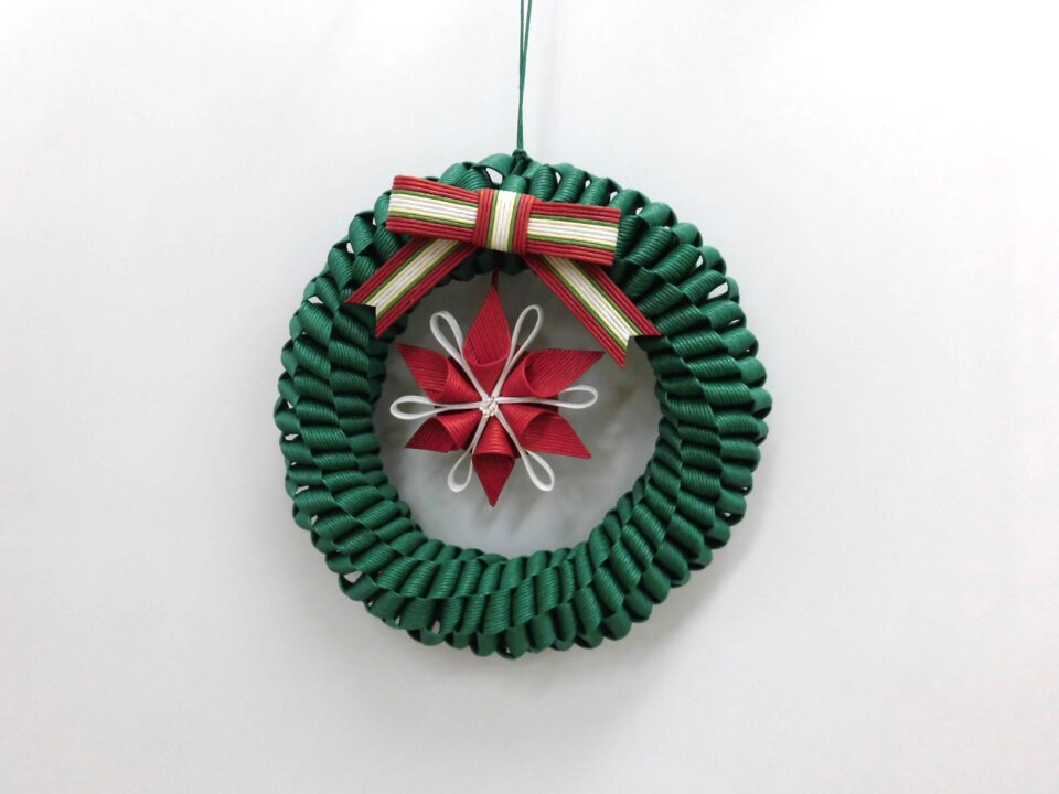 クラフトクリスマスリースのイラスト